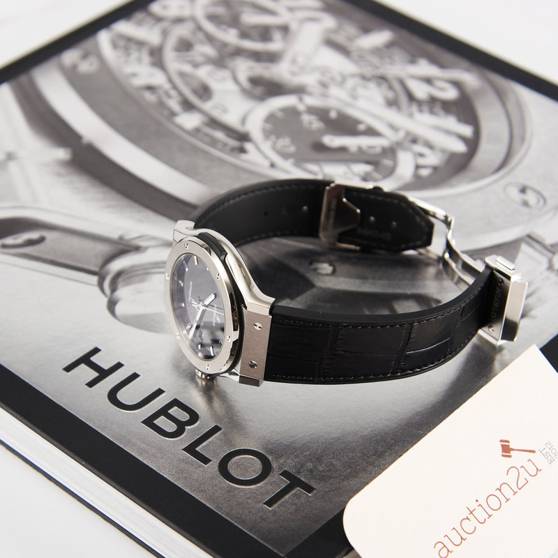 [Pre-owned] Hublot Classic Fusion Titanium Black Shiny 542.NX.1270.LR 42mm