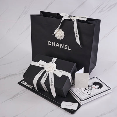 [TERBARU] Dompet Chanel 23S Di Rantai dengan Pesona Beg Kecil | Bijirin Berkilat Kulit Anak Lembu Hitam &amp; Logam Tona Emas 