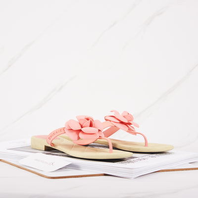 [KOTAK TERBUKA] Sandal Flip Flop Chanel Camellia Merah Jambu dan Gading 