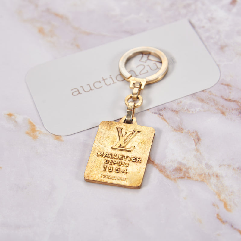 [Pre-milik] Louis Vuitton Gold Malletier Depuis 1854 Brass Keychain 